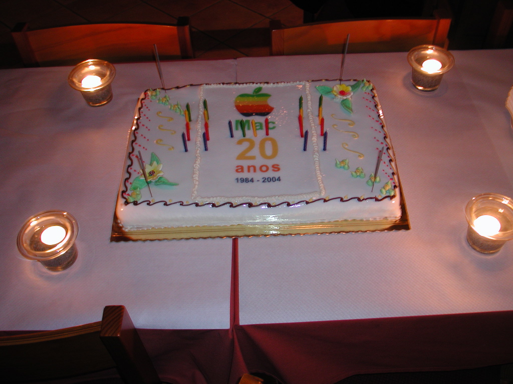 Claro que n&atilde;o podia faltar o bolo...