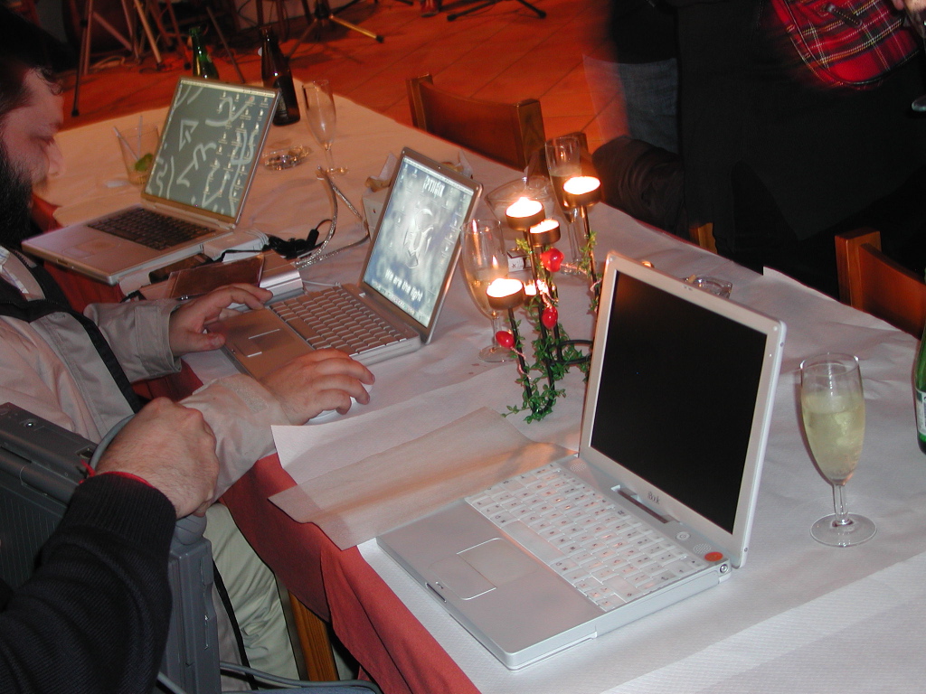 3 Real Mac Users (isto j&aacute; parece cogumelos... aparecem sempre em algum lado...)