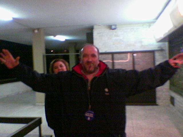 Aniceto e a Isabel escondida l&aacute; atr&aacute;s