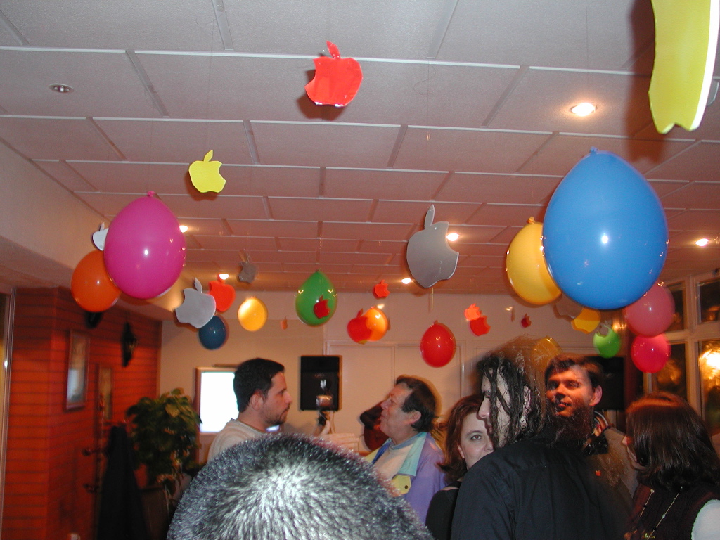 Ma&ccedil;as e Baloes de todas as cores (o moreno &eacute; algum espectro???)