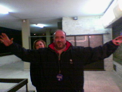 Aniceto e a Isabel escondida l&aacute; atr&aacute;s